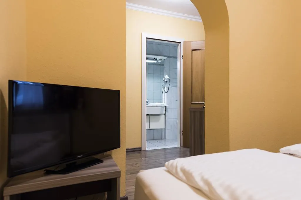 Villa Flora Anif 3*,