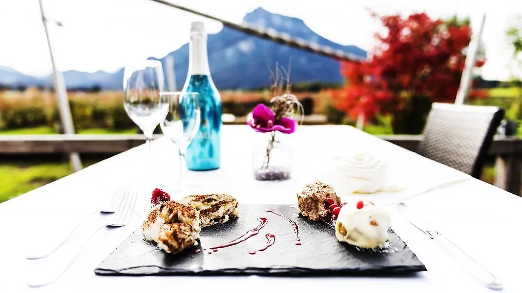 Villa Flora Anif Hotel